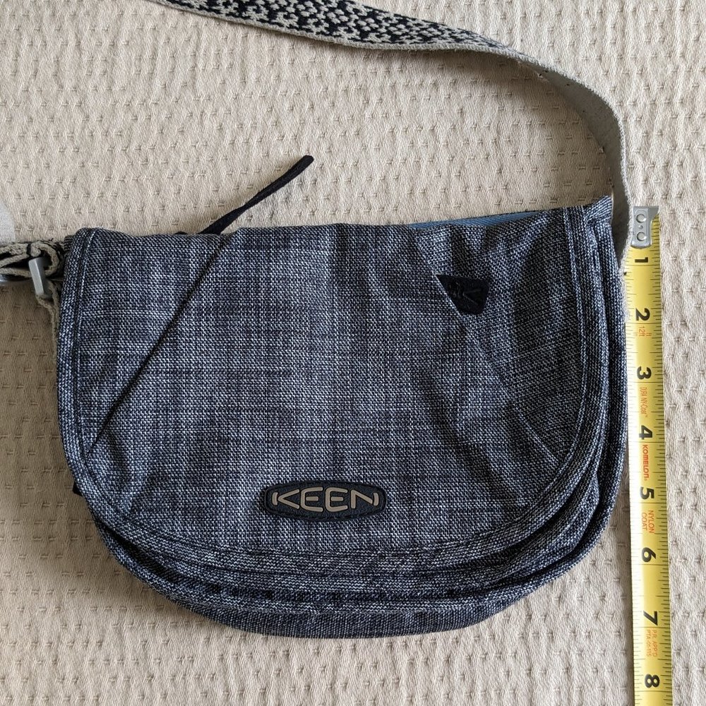Keen Montclair Cross-body Bag - Picture 10 of 11